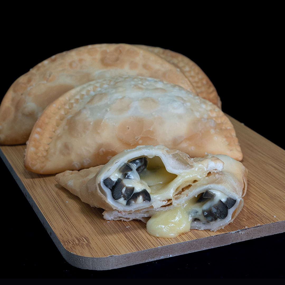 Empanadas Grandes Queso Aceituna 6 un. Para Freir