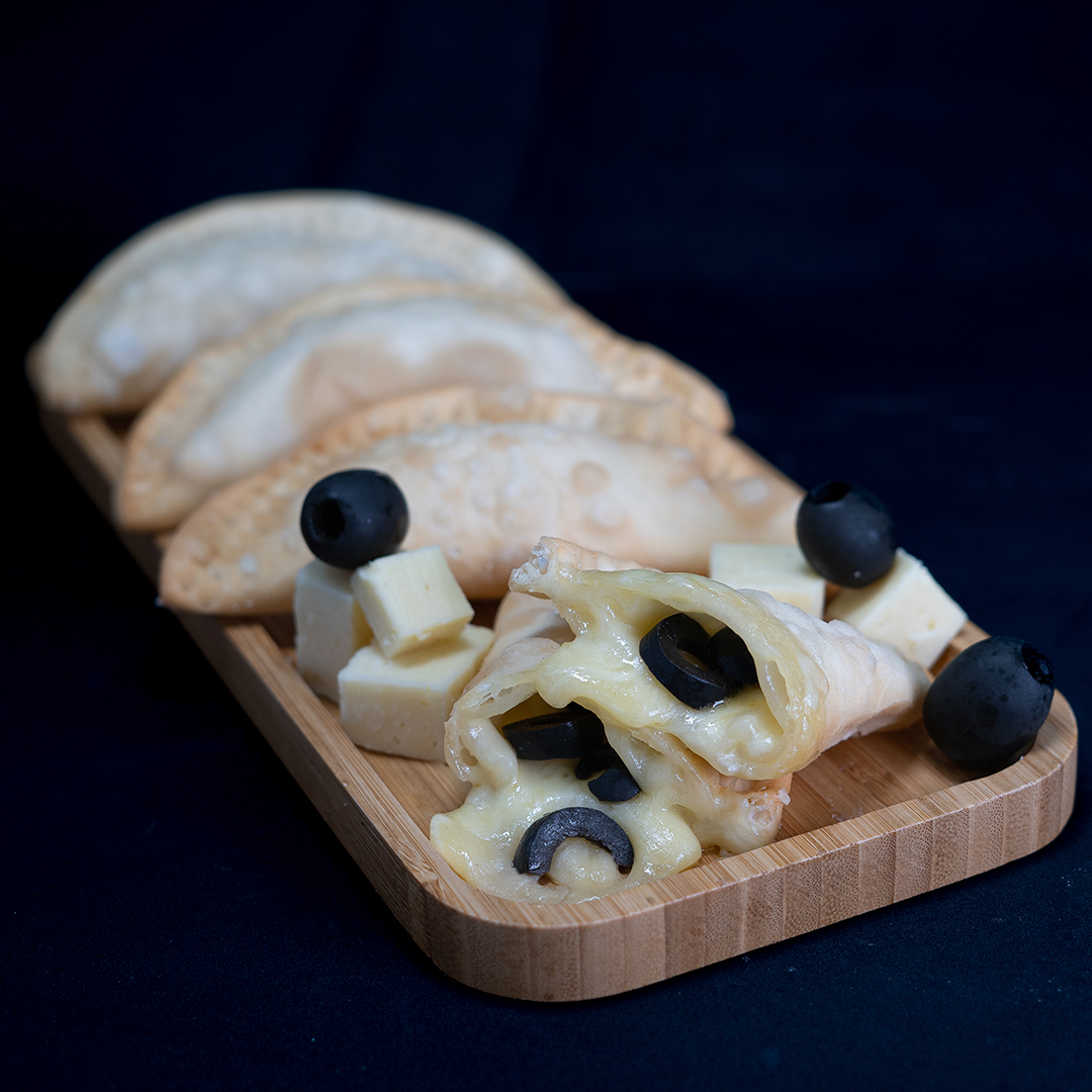 Empanadas Cocktail de Queso Aceituna para Freír (12 uni)