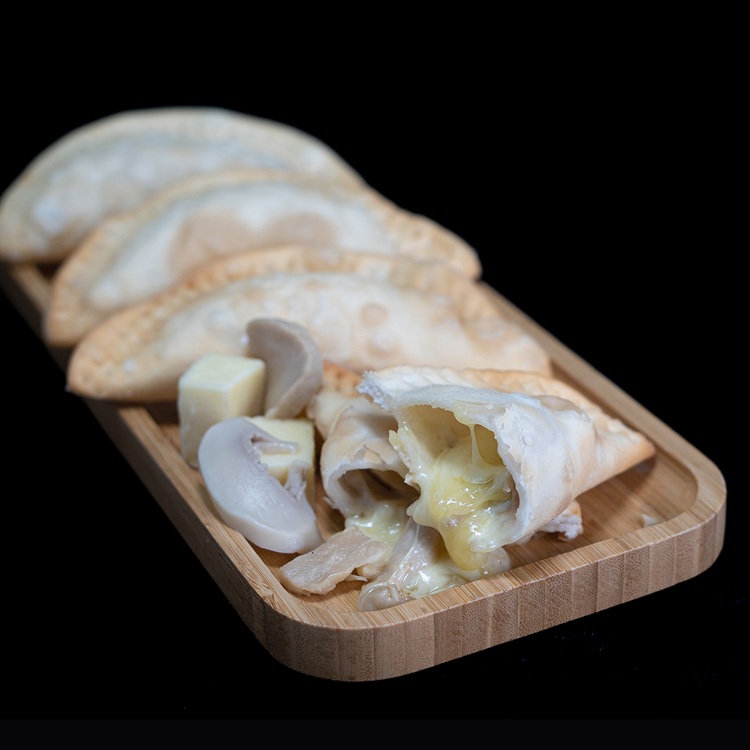 Empanadas Cocktail de Queso Champiñon para Freír (12 uni)